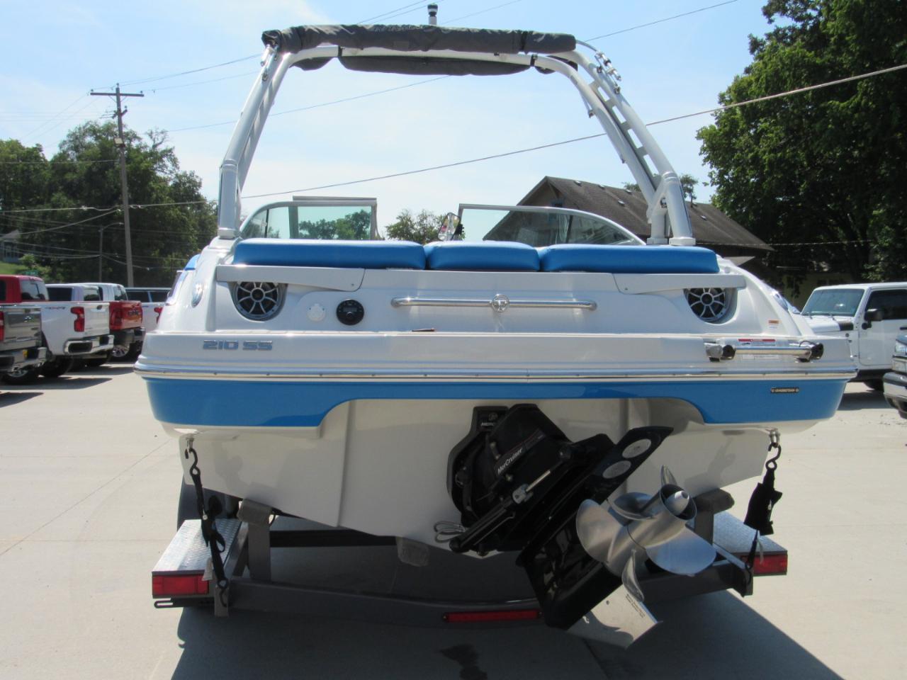 Crownline Bowrider  2024