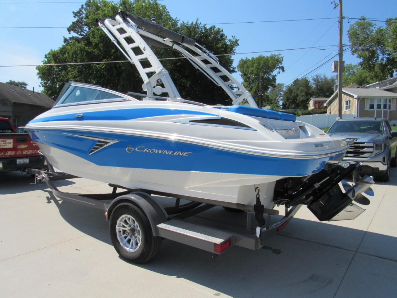 Crownline Bowrider  2024