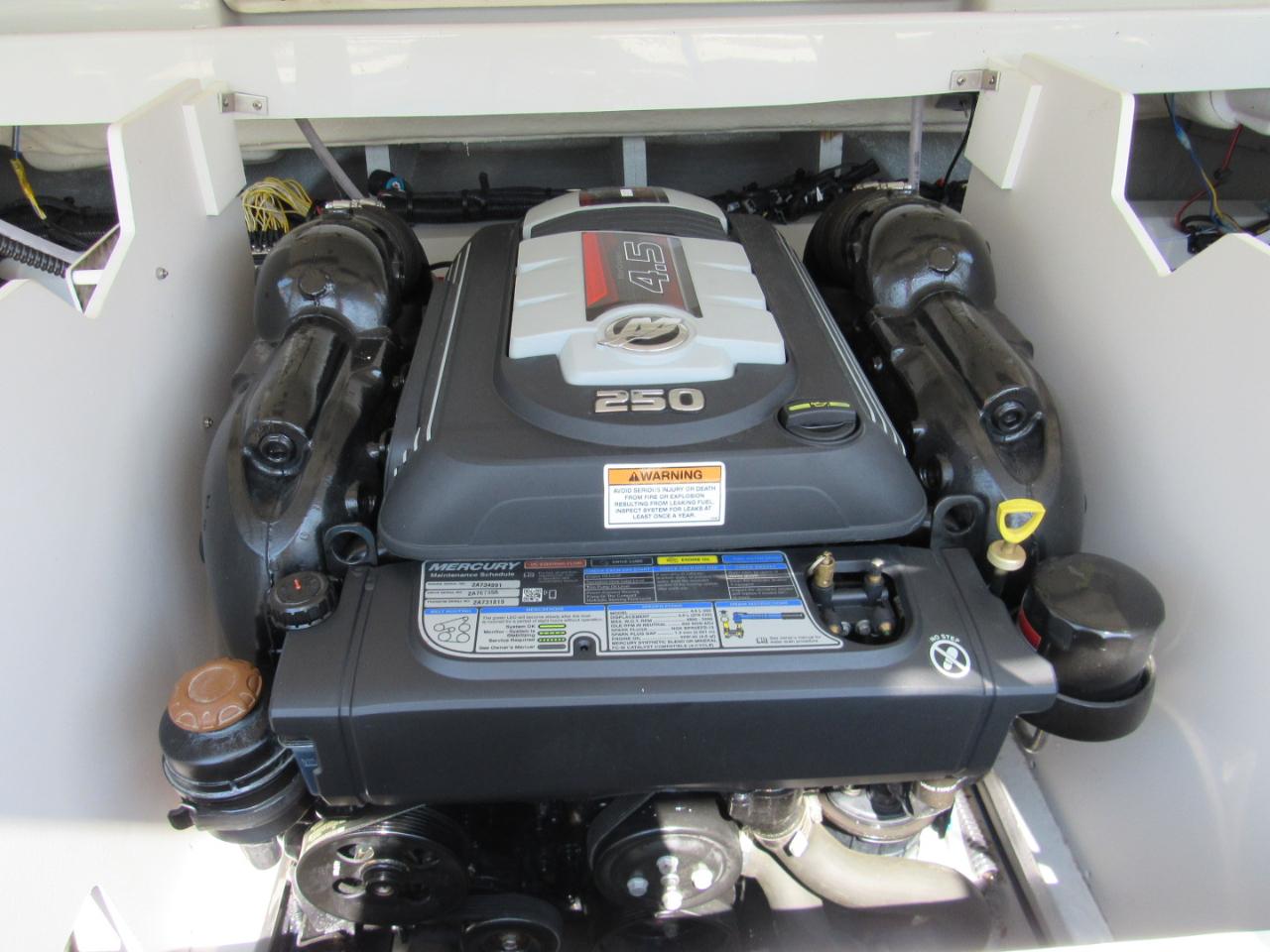 Crownline Bowrider  2024