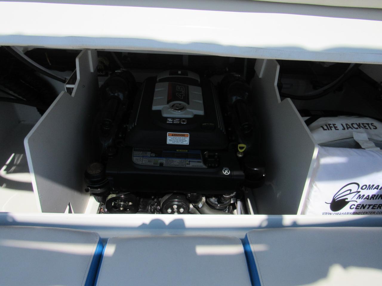 Crownline Bowrider  2024