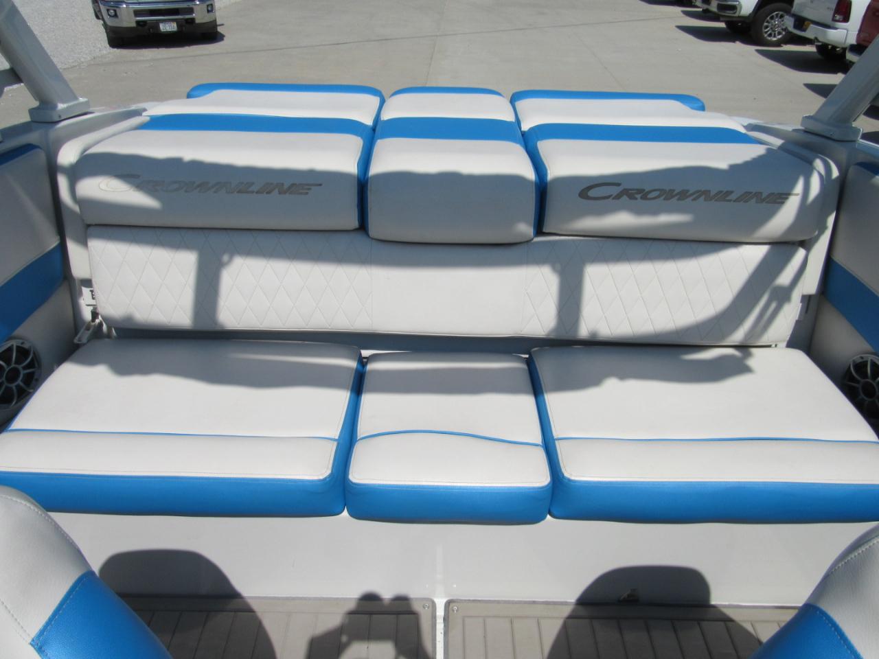 Crownline Bowrider  2024