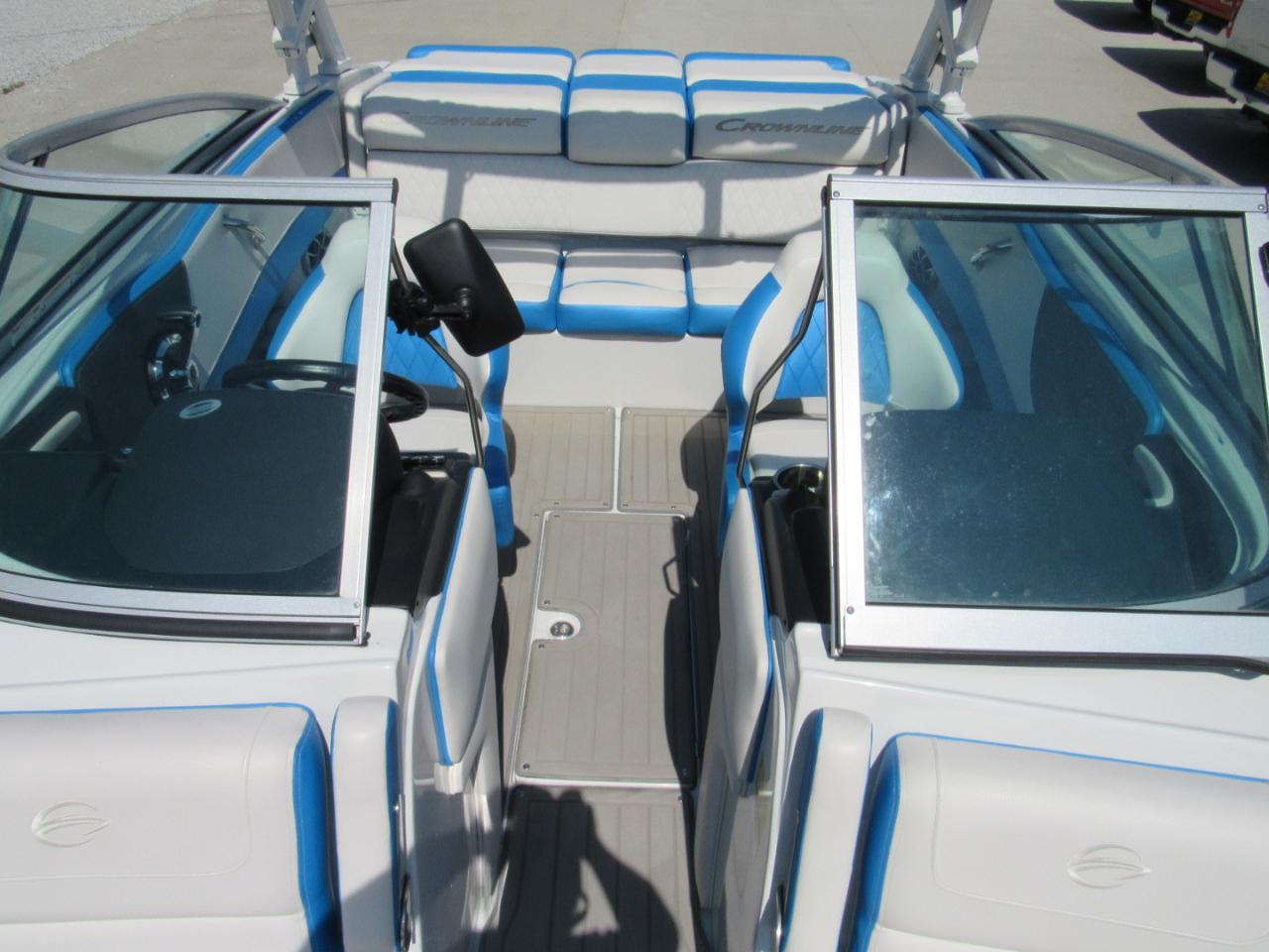 Crownline Bowrider  2024