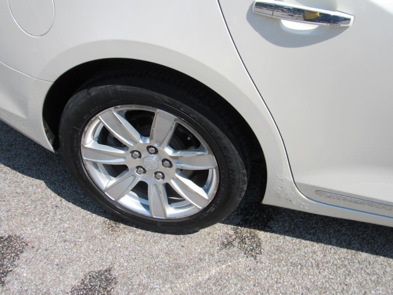 Buick LaCrosse  2011