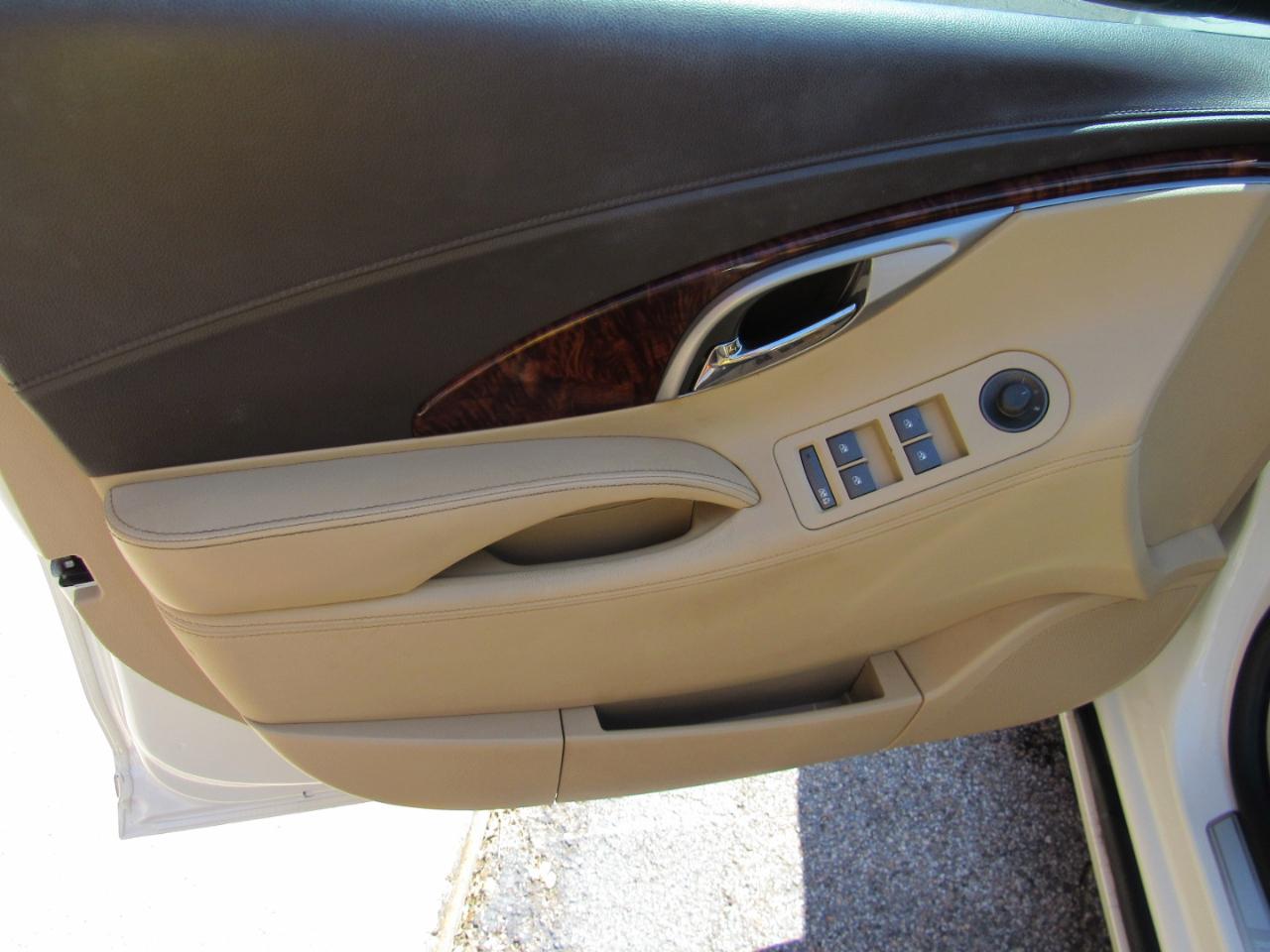 Buick LaCrosse  2011