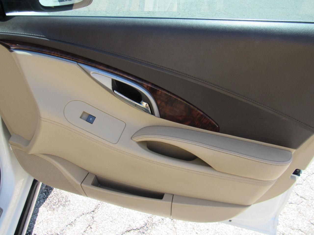 Buick LaCrosse  2011