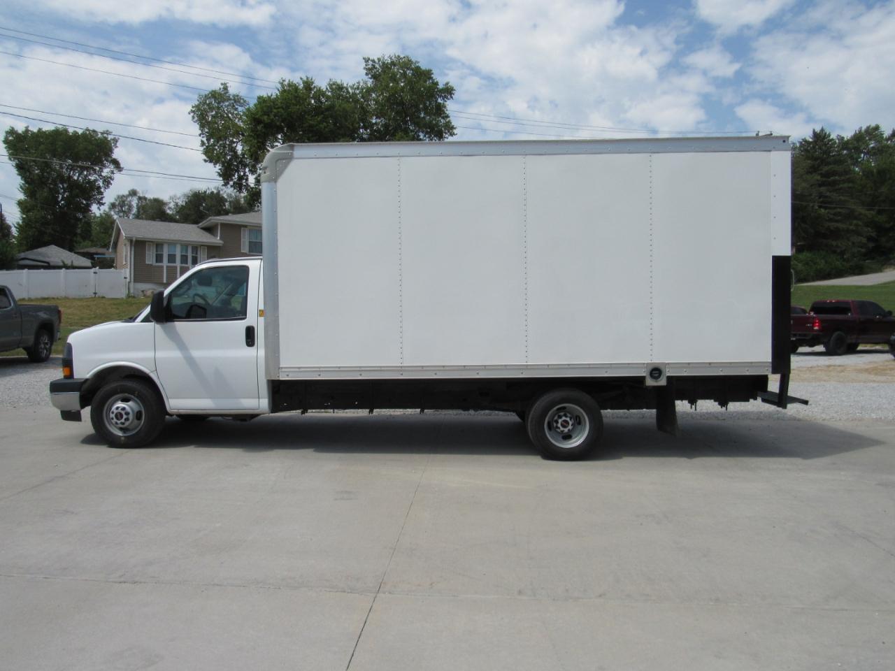 GMC Savana Commercial Cutaway 3500 Van 177" 2022