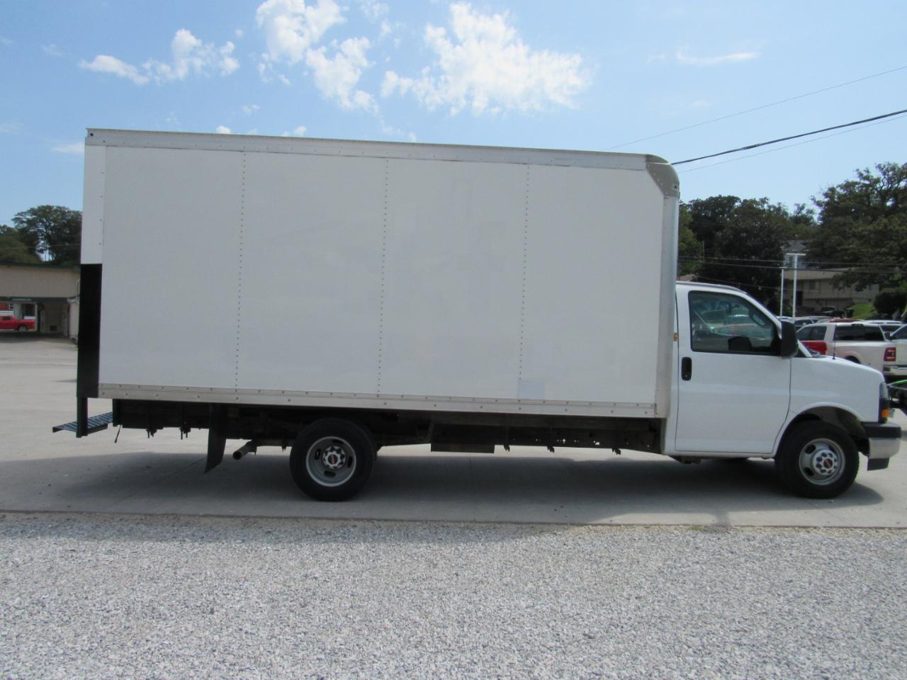 GMC Savana Commercial Cutaway 3500 Van 177" 2022