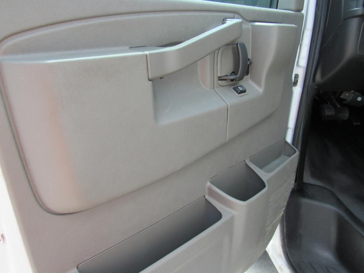 GMC Savana Commercial Cutaway 3500 Van 177" 2022