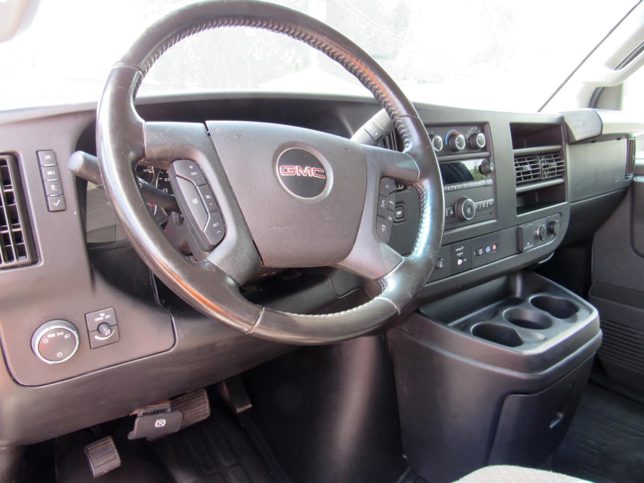 GMC Savana Commercial Cutaway 3500 Van 177" 2022