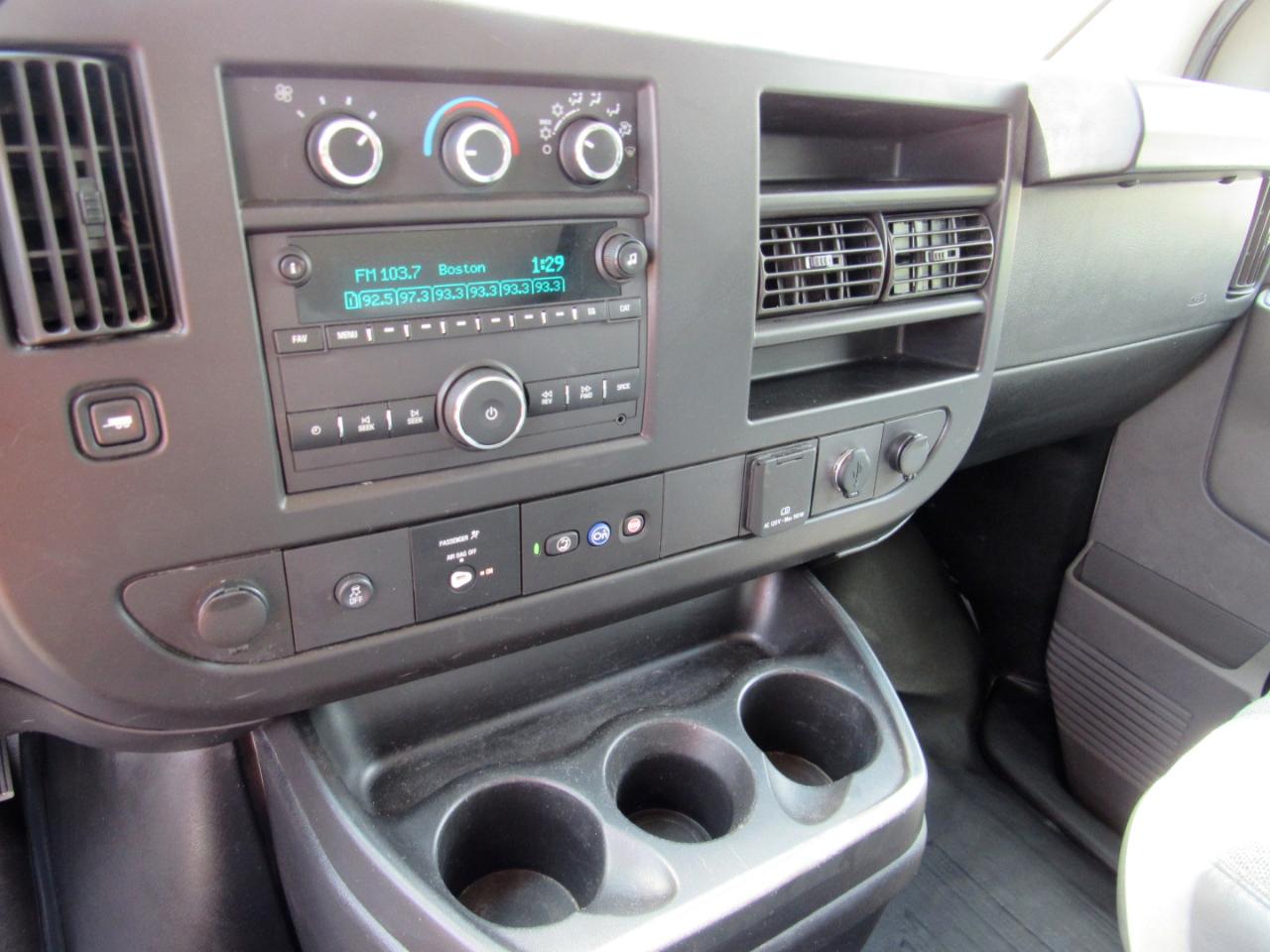 GMC Savana Commercial Cutaway 3500 Van 177" 2022