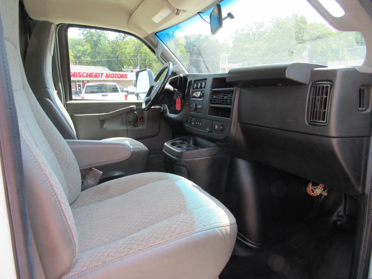 GMC Savana Commercial Cutaway 3500 Van 177" 2022
