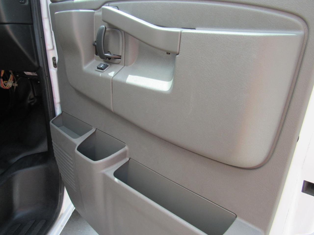 GMC Savana Commercial Cutaway 3500 Van 177" 2022