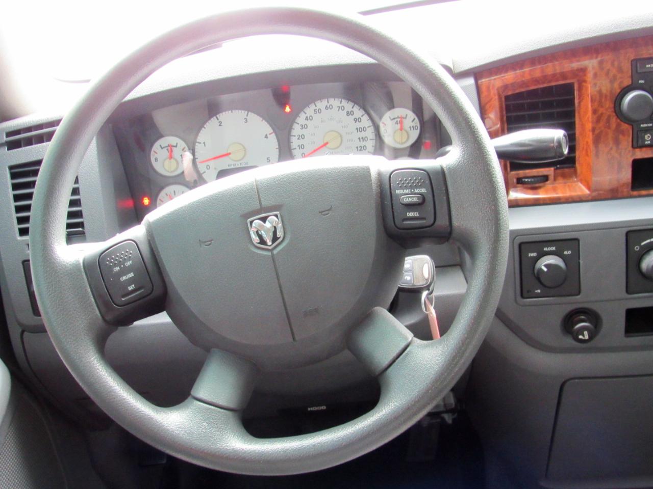 Dodge Ram 3500 SLT Quad Cab 4WD 2006