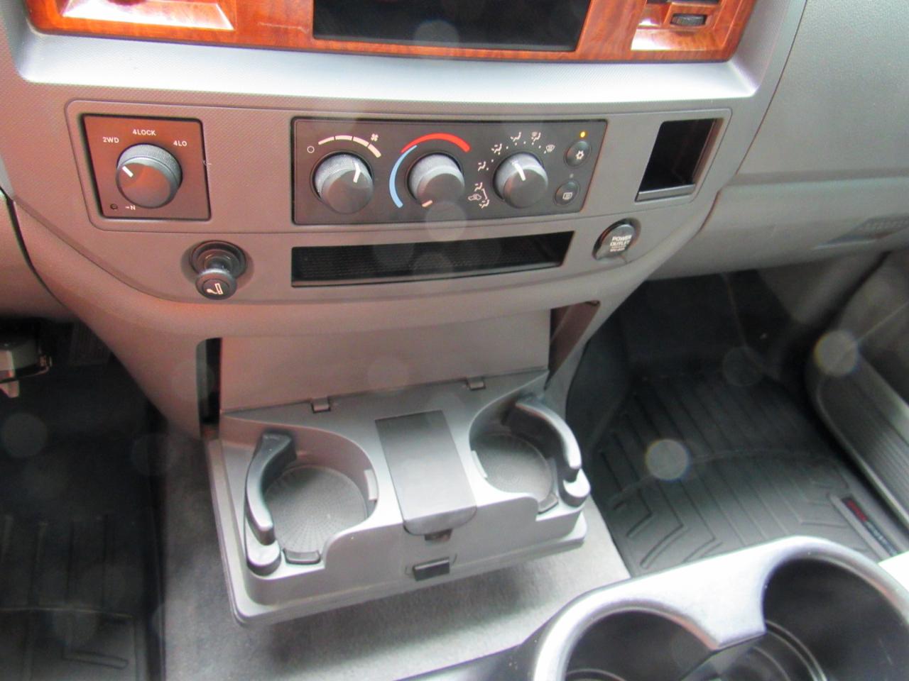 Dodge Ram 3500 SLT Quad Cab 4WD 2006