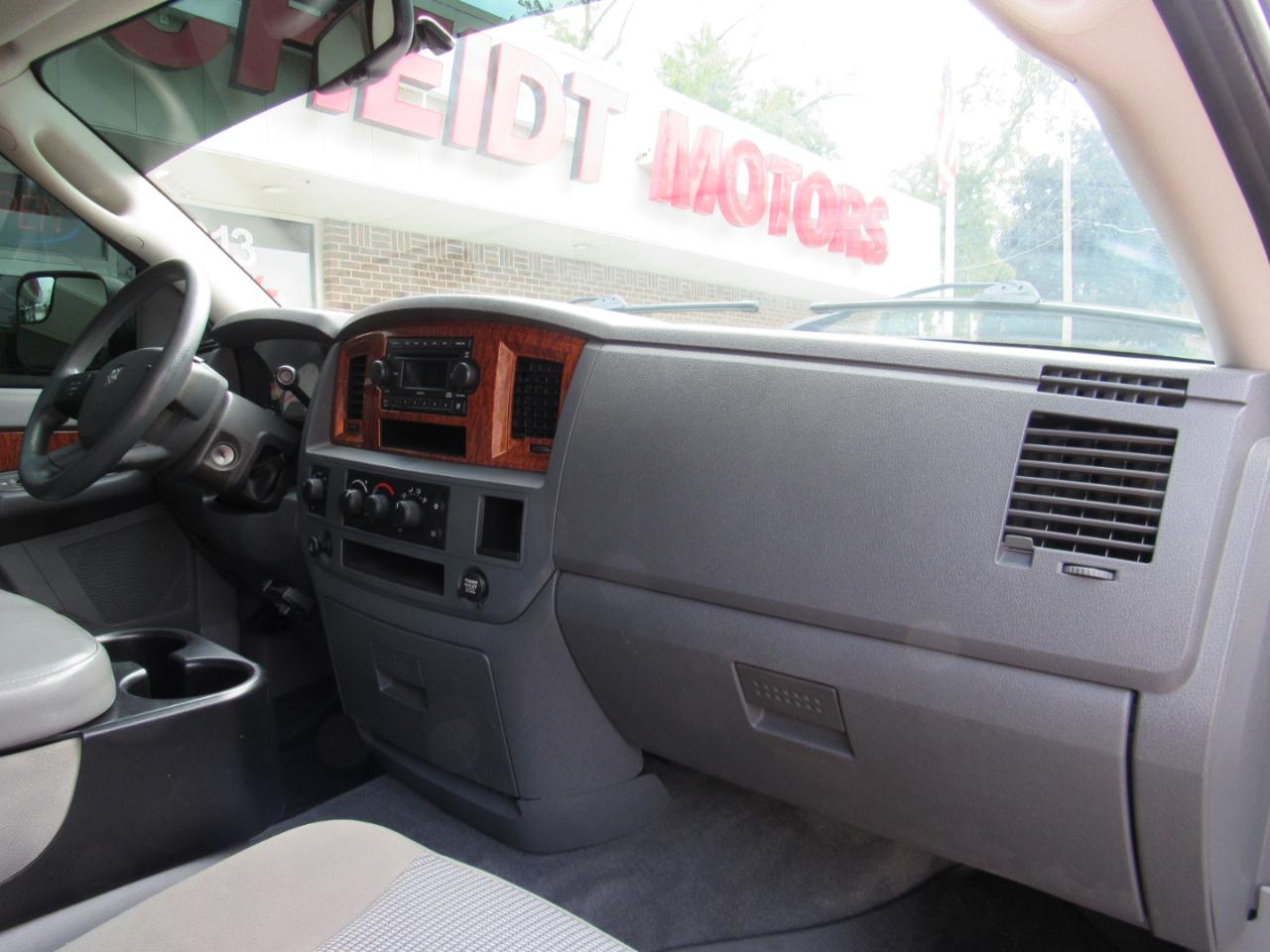Dodge Ram 3500 SLT Quad Cab 4WD 2006