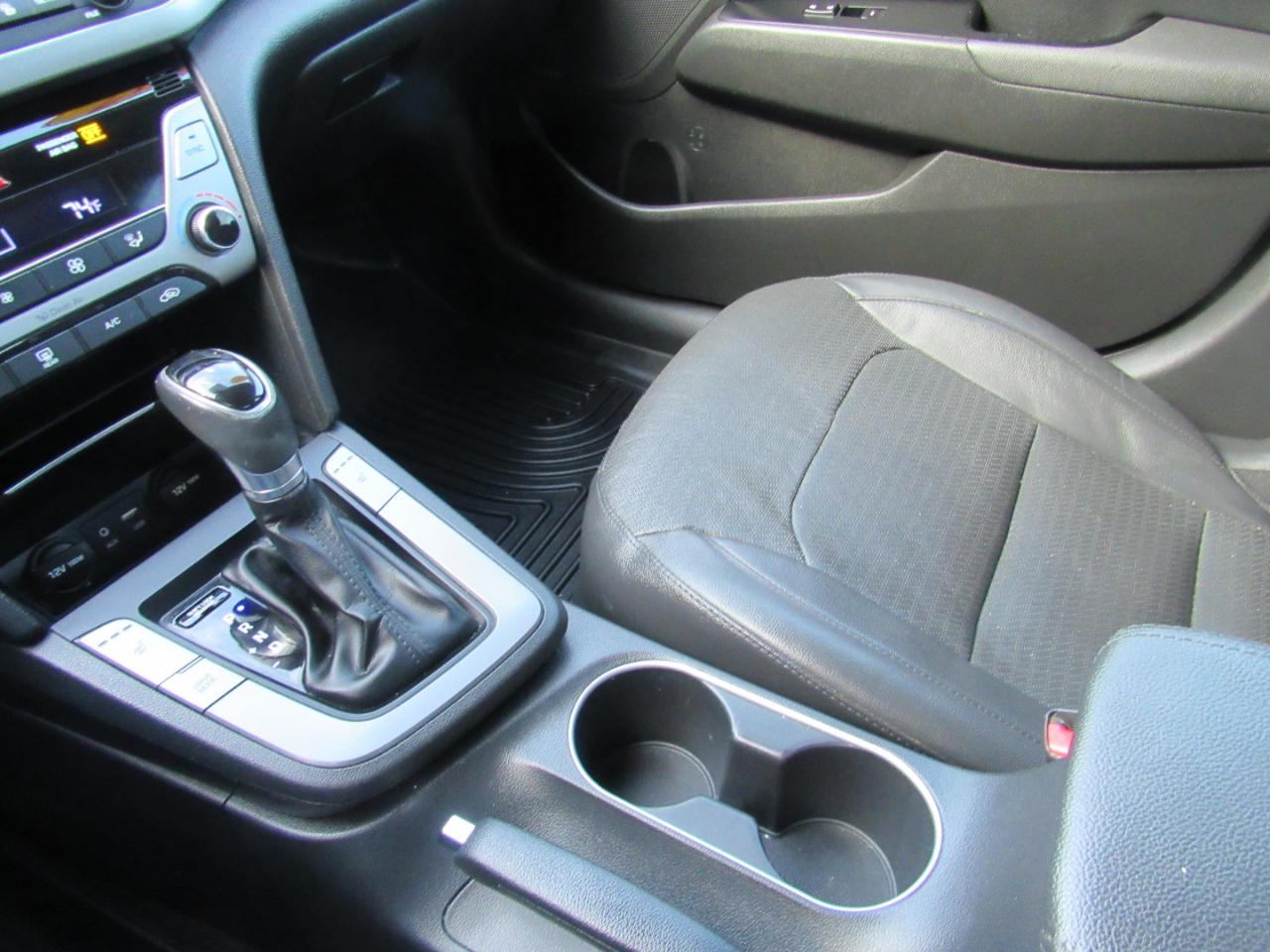 Hyundai Elantra Limited 2.0L Auto (Ulsan) 2017