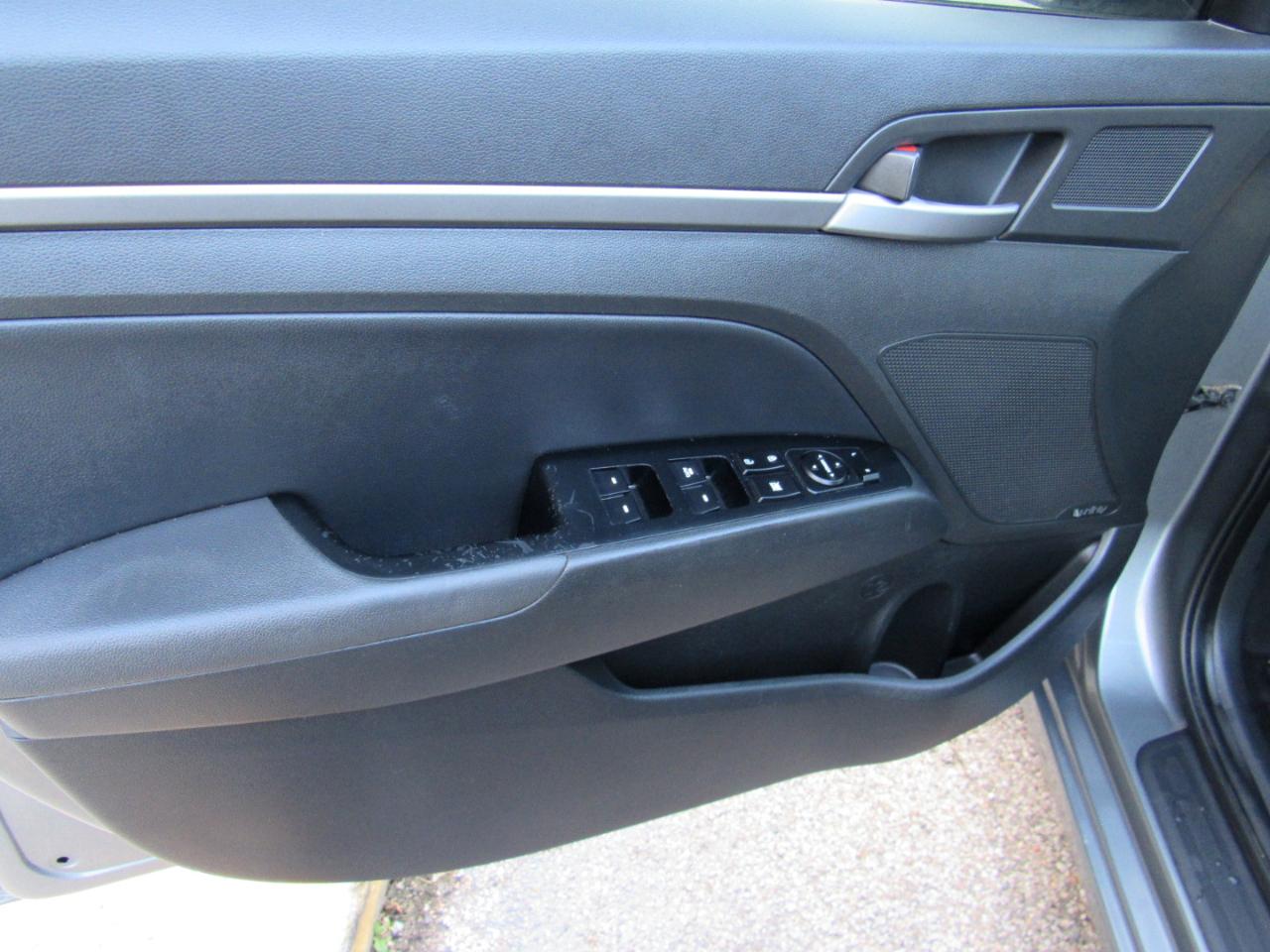 Hyundai Elantra Limited 2.0L Auto (Ulsan) 2017