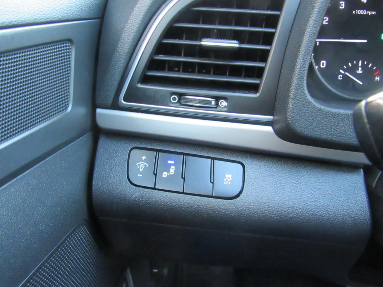 Hyundai Elantra Limited 2.0L Auto (Ulsan) 2017