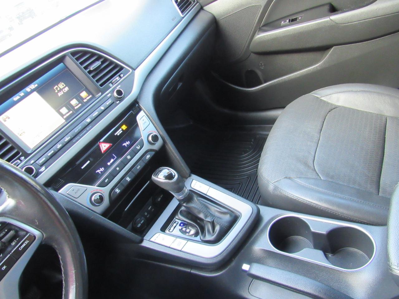 Hyundai Elantra Limited 2.0L Auto (Ulsan) 2017
