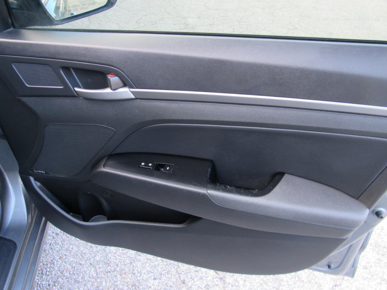 Hyundai Elantra Limited 2.0L Auto (Ulsan) 2017