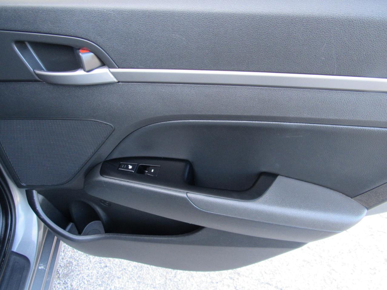 Hyundai Elantra Limited 2.0L Auto (Ulsan) 2017