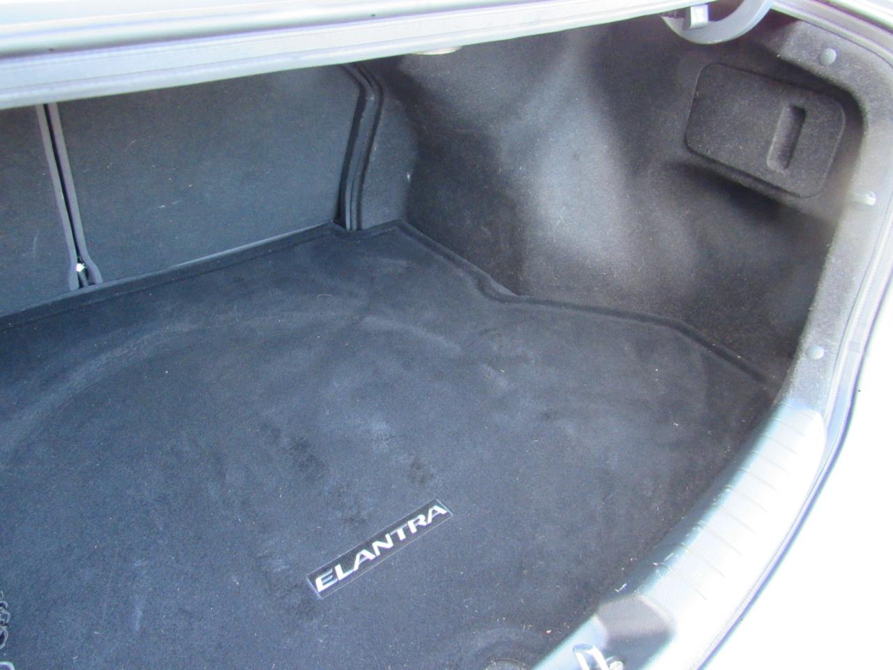 Hyundai Elantra Limited 2.0L Auto (Ulsan) 2017