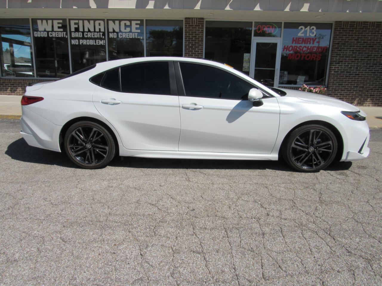 Toyota Camry LE (Natl) 2025