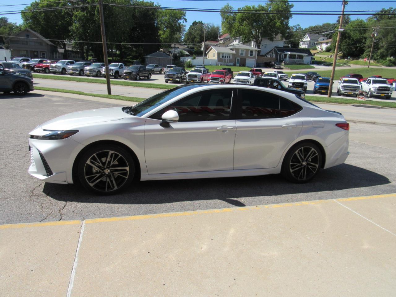 Toyota Camry LE (Natl) 2025
