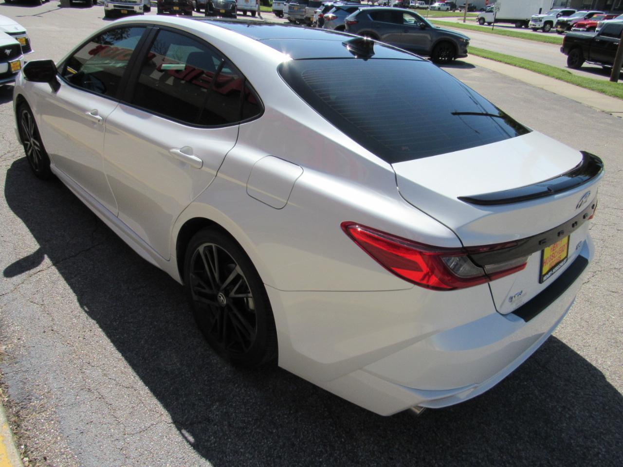 Toyota Camry LE (Natl) 2025