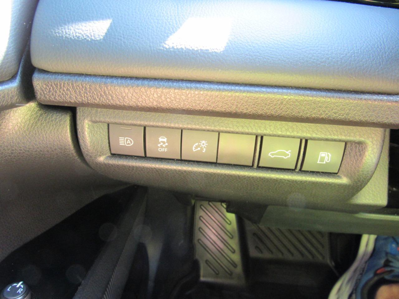Toyota Camry LE (Natl) 2025