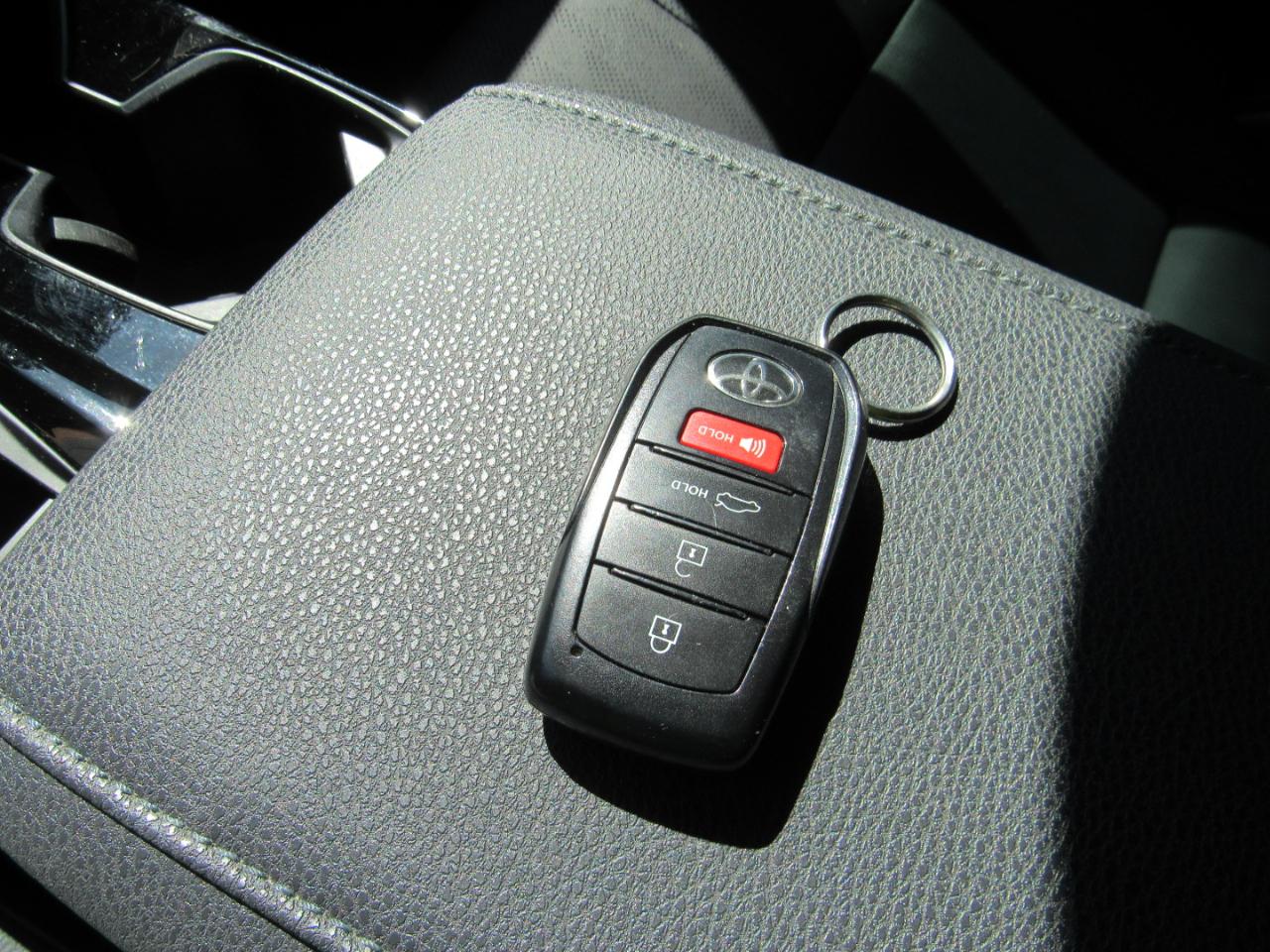 Toyota Camry LE (Natl) 2025