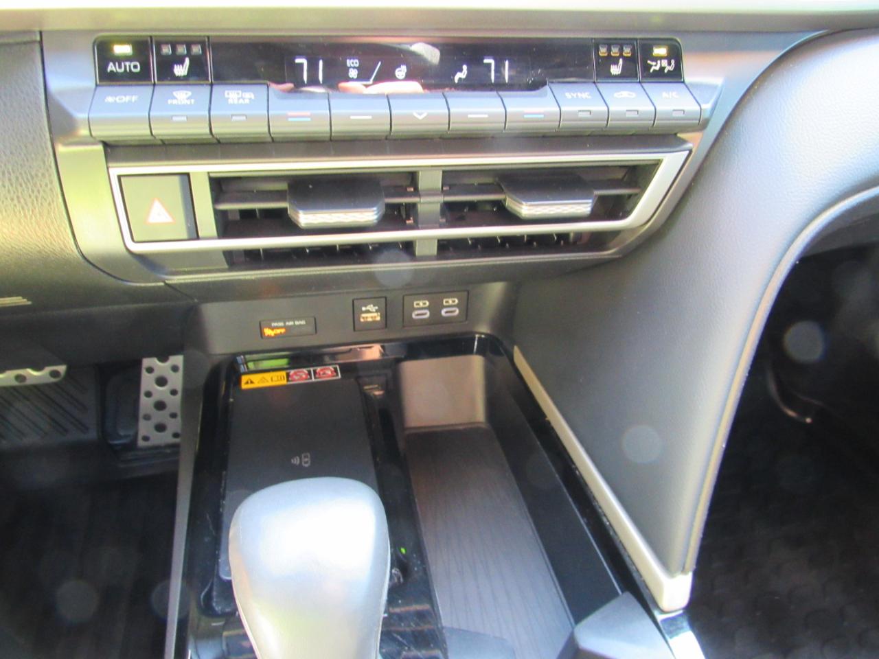 Toyota Camry LE (Natl) 2025