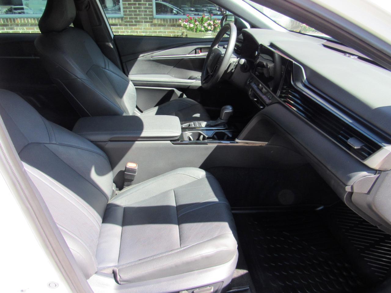 Toyota Camry LE (Natl) 2025