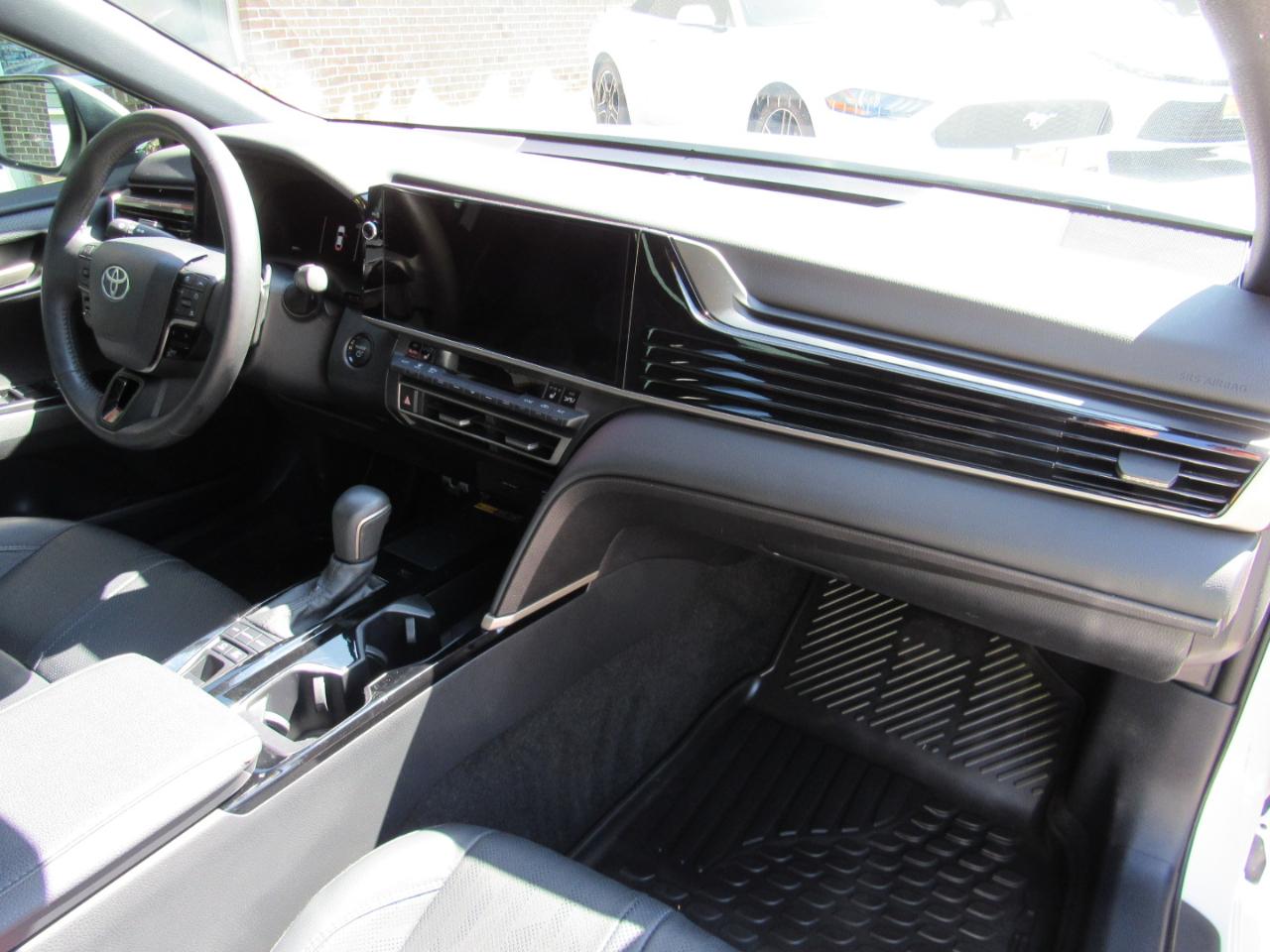 Toyota Camry LE (Natl) 2025