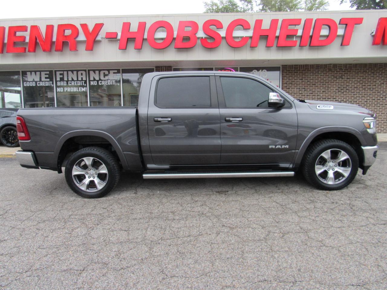RAM 1500 Laramie Crew Cab 4WD 2021