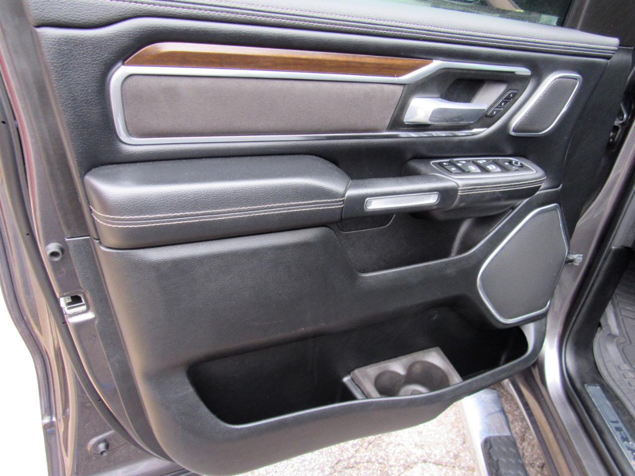 RAM 1500 Laramie Crew Cab 4WD 2021
