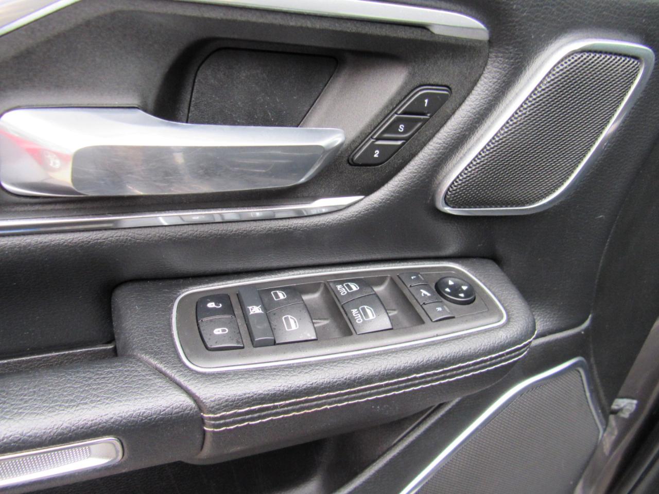 RAM 1500 Laramie Crew Cab 4WD 2021