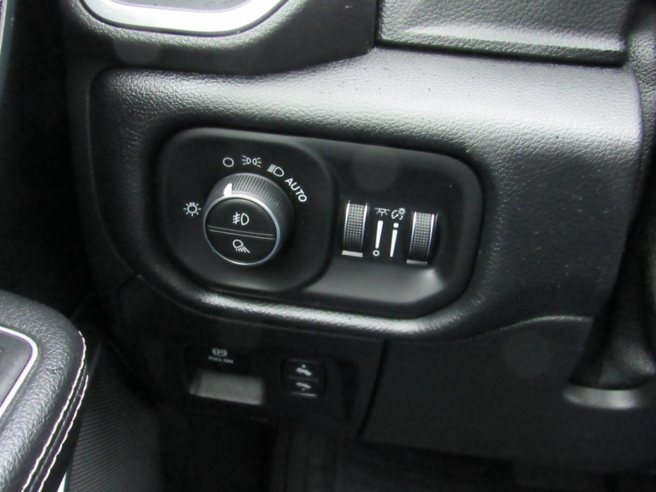 RAM 1500 Laramie Crew Cab 4WD 2021