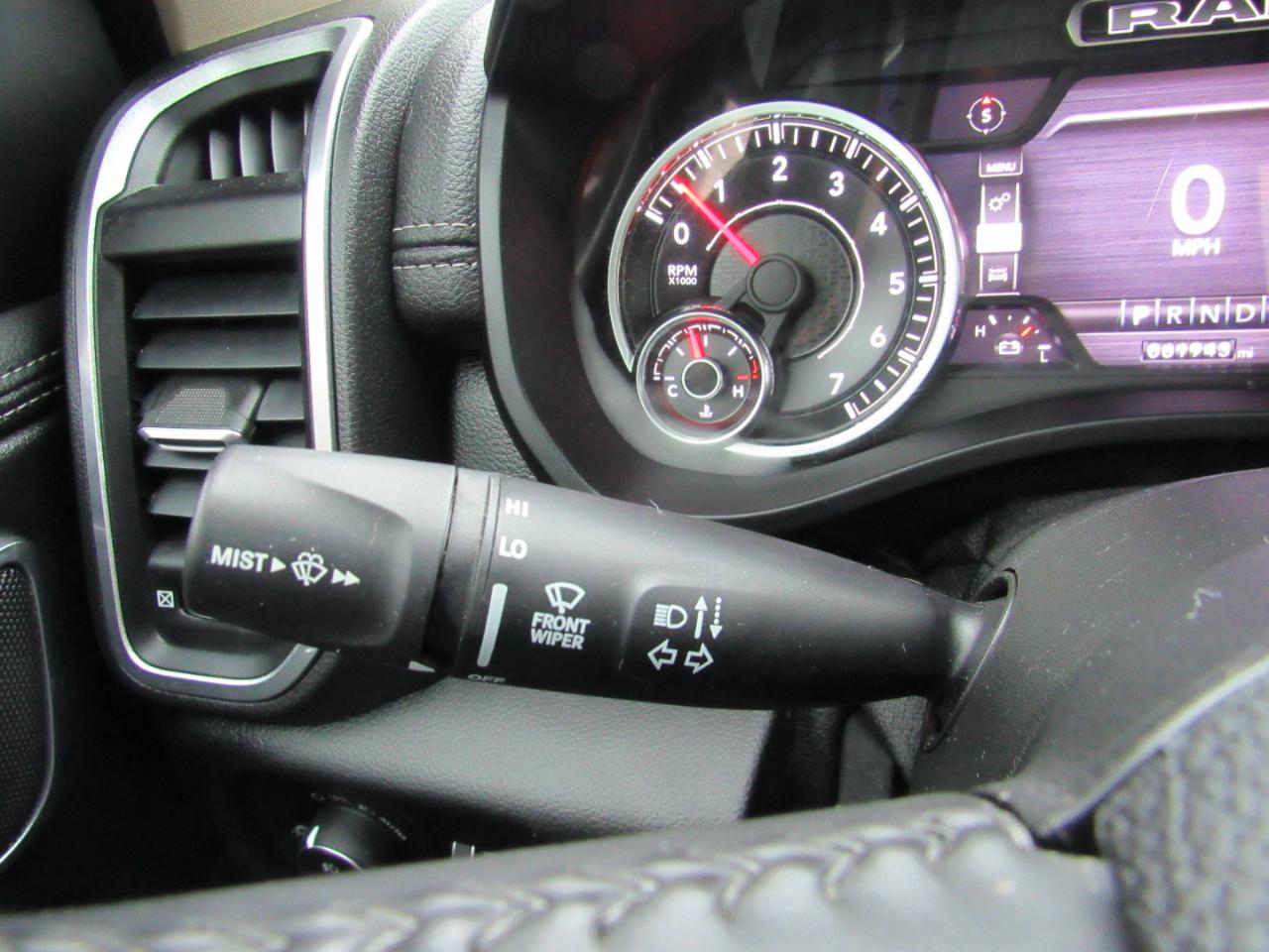 RAM 1500 Laramie Crew Cab 4WD 2021