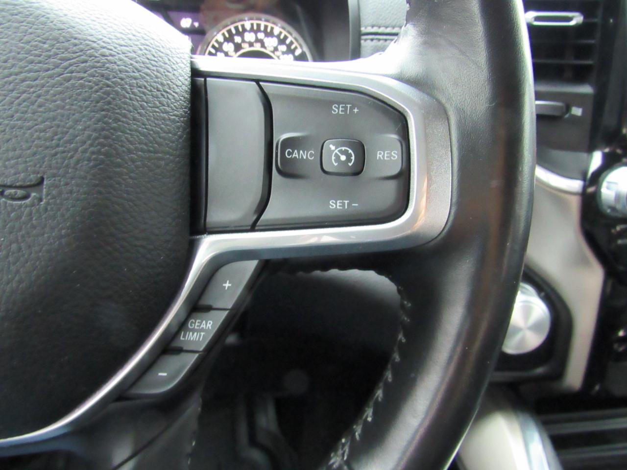 RAM 1500 Laramie Crew Cab 4WD 2021