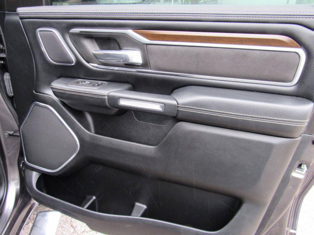 RAM 1500 Laramie Crew Cab 4WD 2021