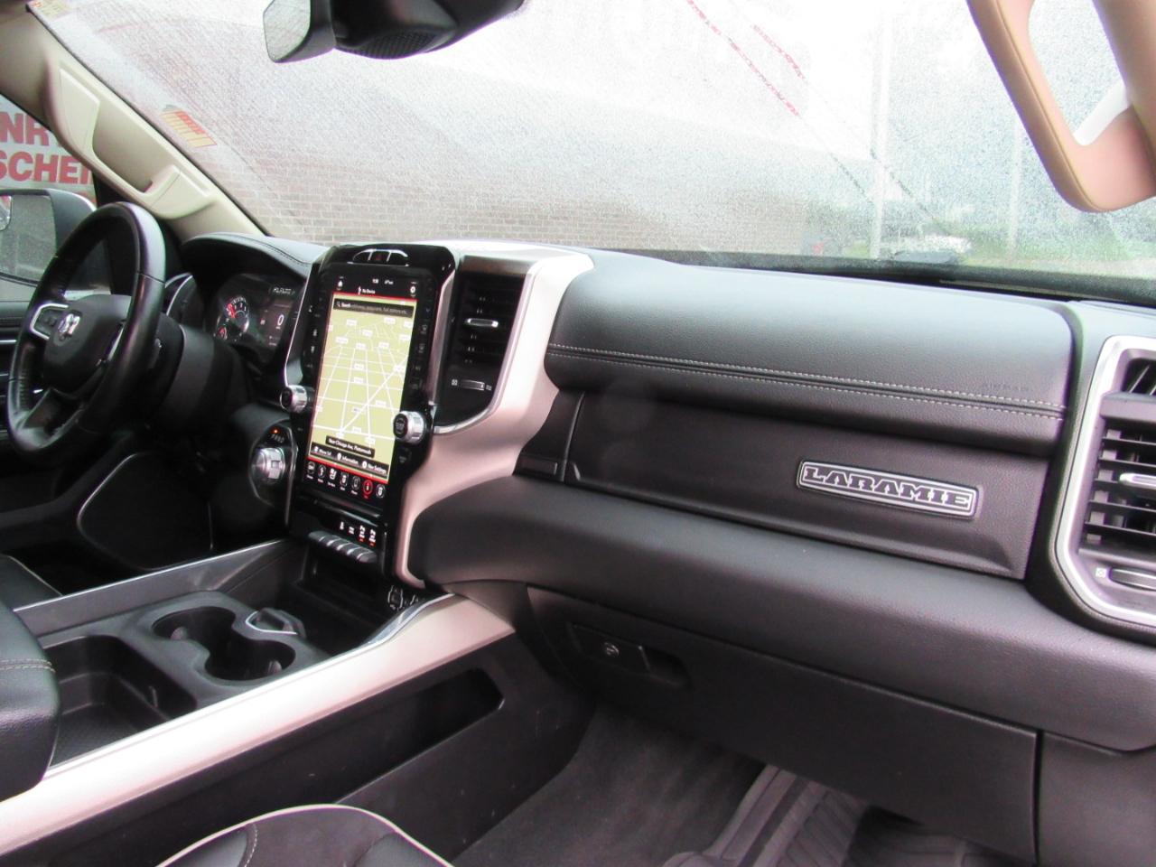 RAM 1500 Laramie Crew Cab 4WD 2021