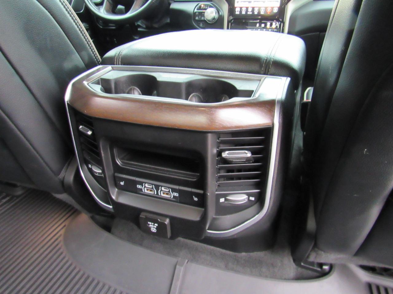 RAM 1500 Laramie Crew Cab 4WD 2021