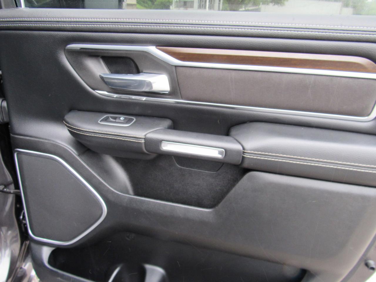 RAM 1500 Laramie Crew Cab 4WD 2021