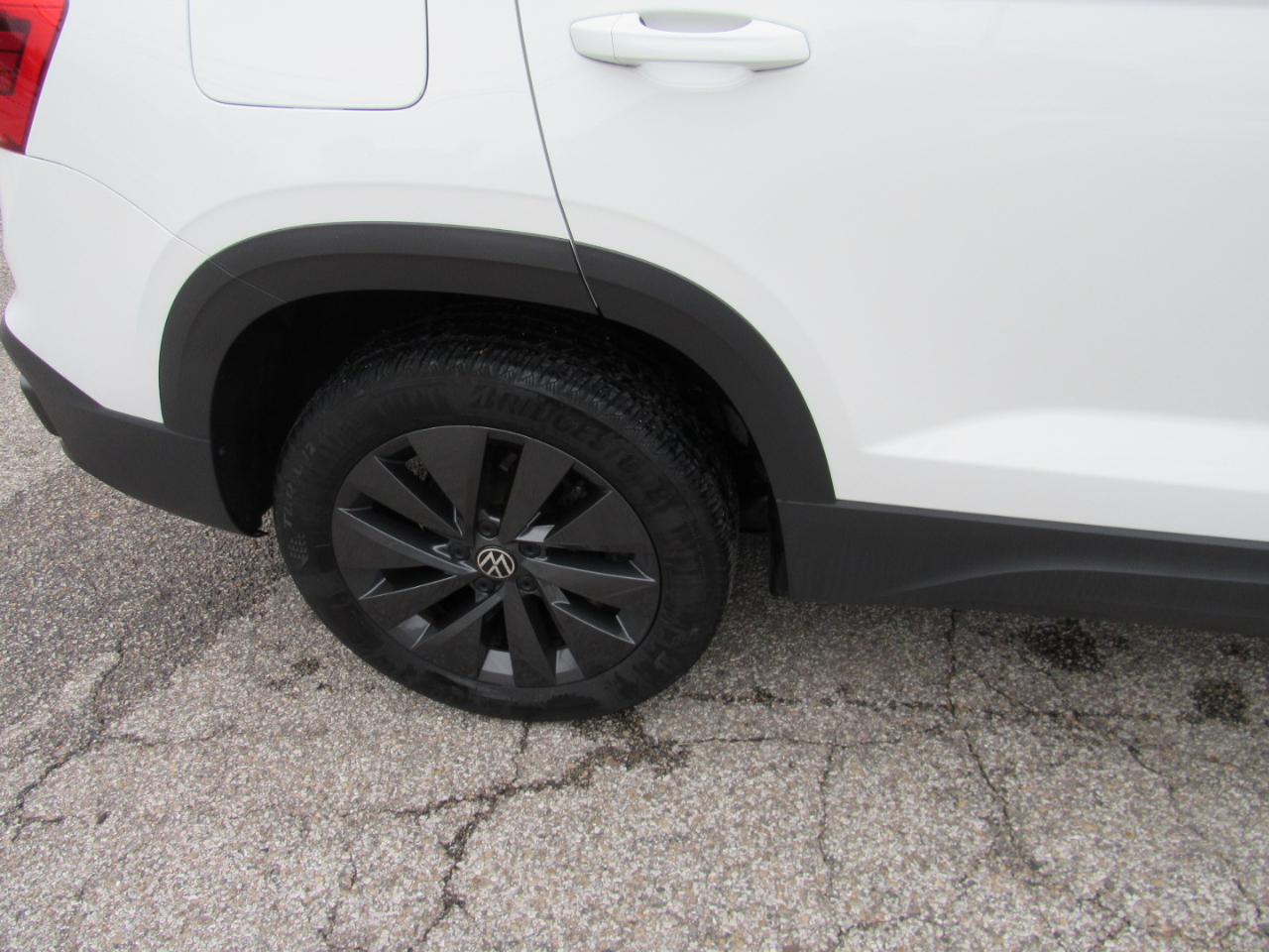Volkswagen Taos S FWD 2024