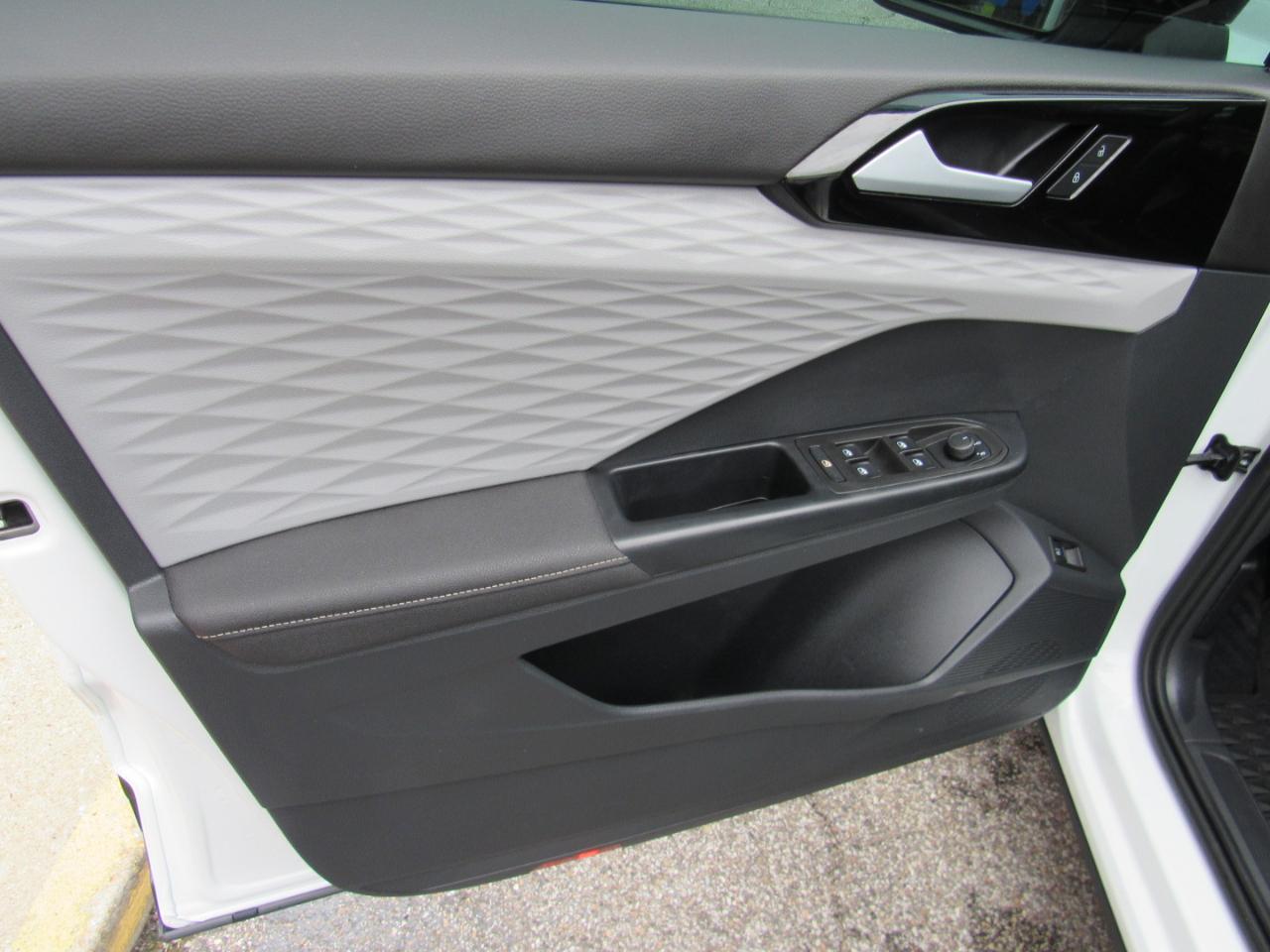 Volkswagen Taos S FWD 2024
