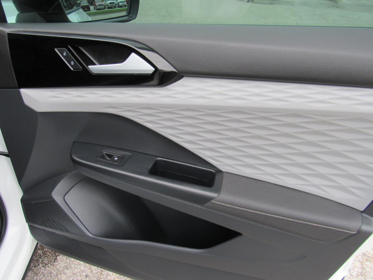 Volkswagen Taos S FWD 2024