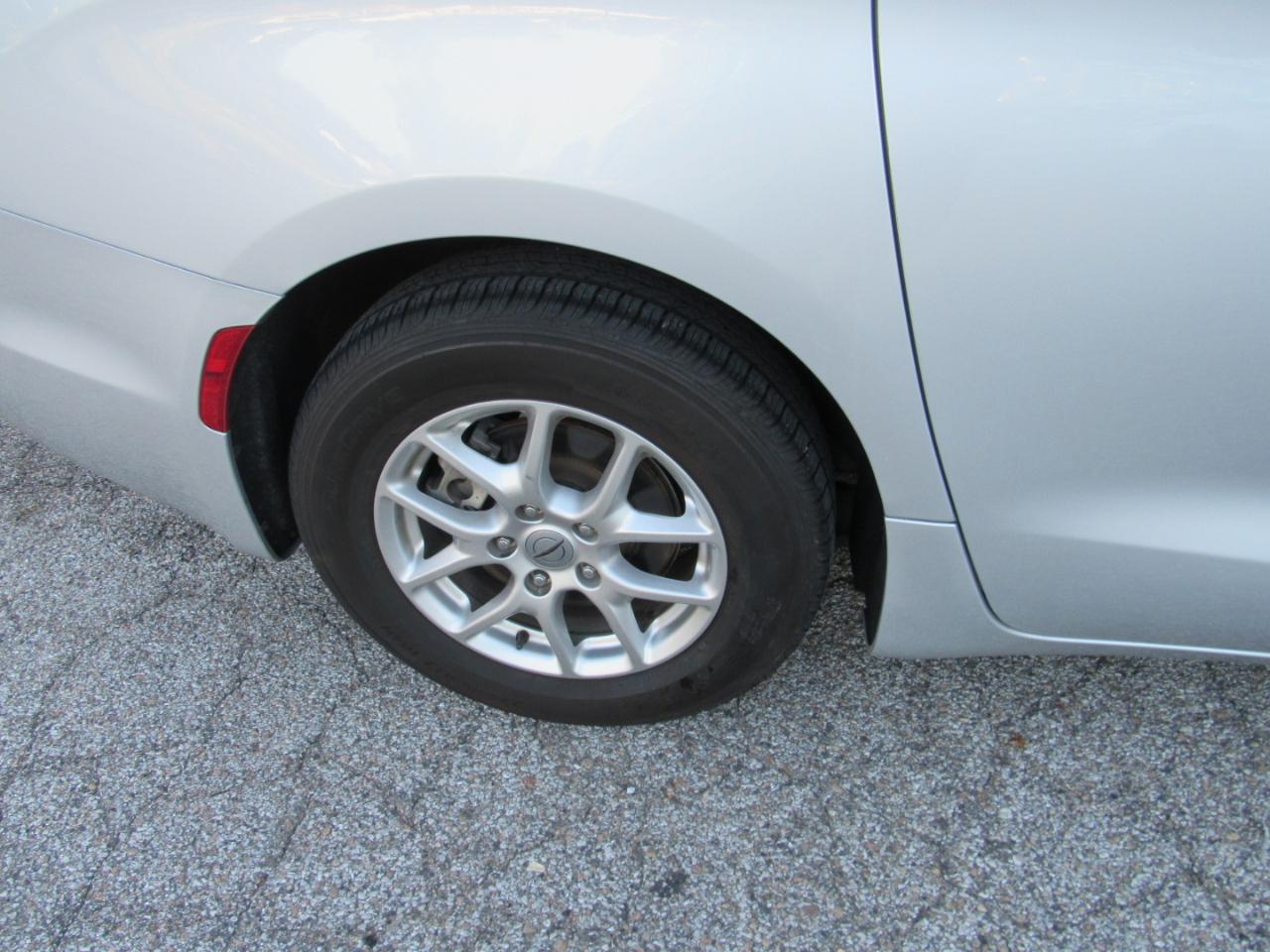 Chrysler Pacifica Touring L FWD 2024
