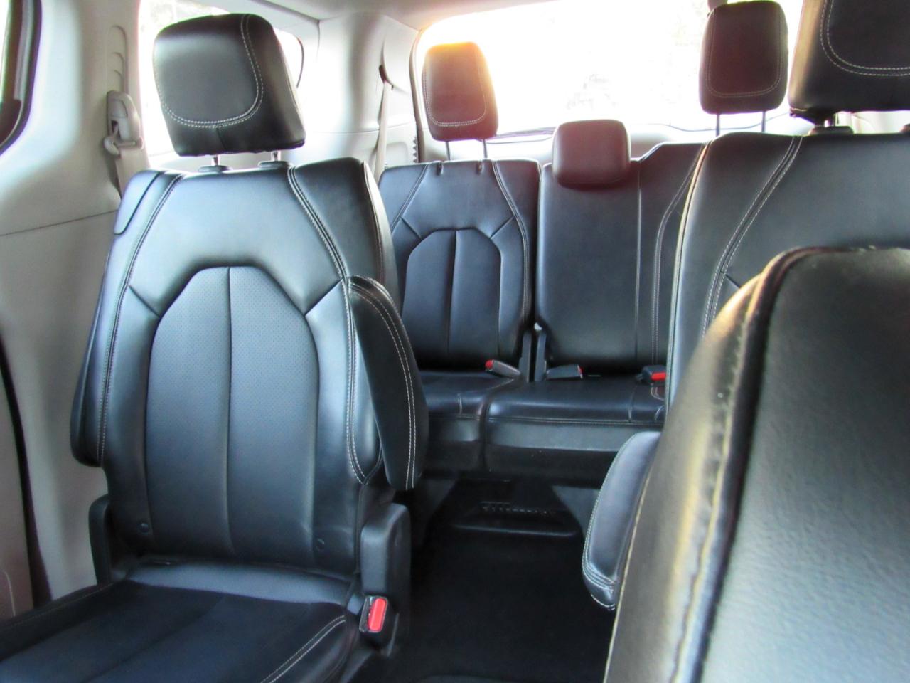 Chrysler Pacifica Touring L FWD 2024