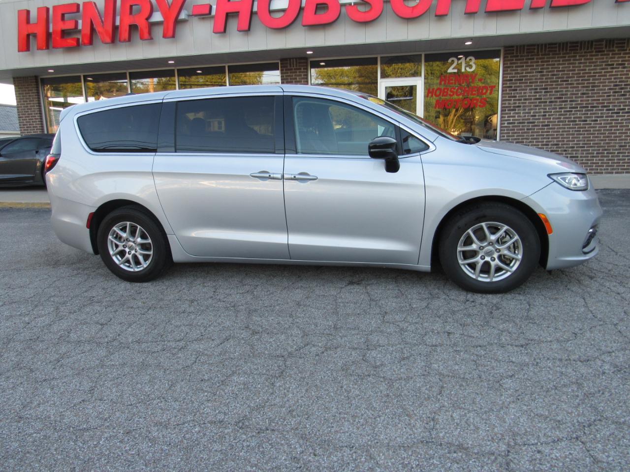 Chrysler Pacifica Touring L FWD 2024